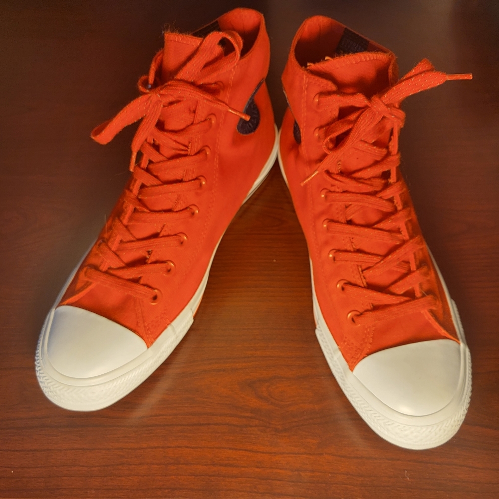 Converse Chuck Taylors - men's 9.5